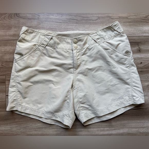 Columbia Pants - Columbia PFG Shorts Omni Shade Women's Sz Medium Outdoor Casual Tan